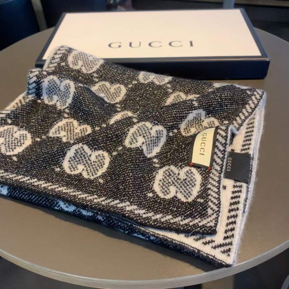 💎✨AUTHENTIC✨💎Gucci scarf - Picture 3 of 8